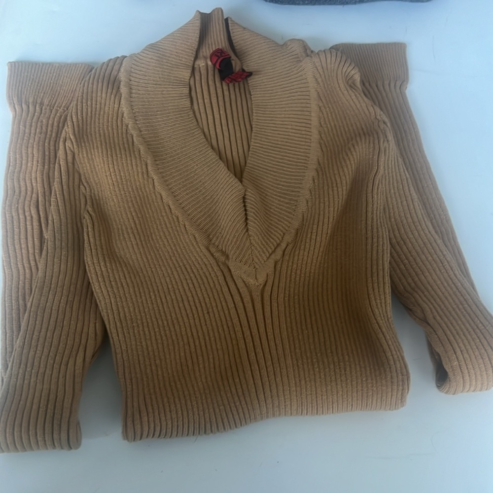 Fitted sweater shirt
